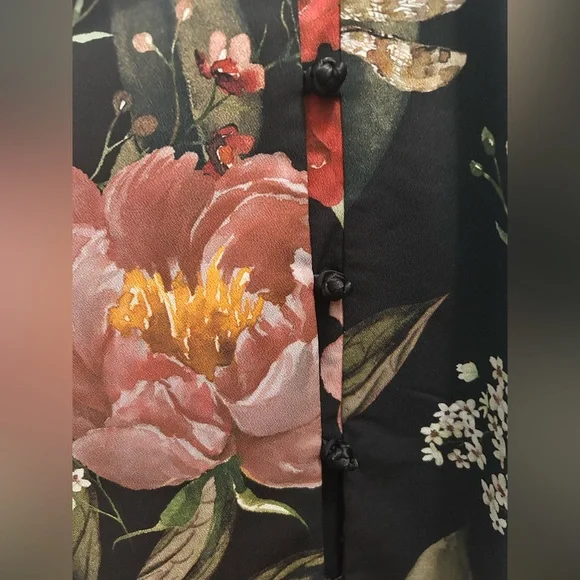 Chic Floral A-Line Skirt in Black and Pink - Picture 4 of 6